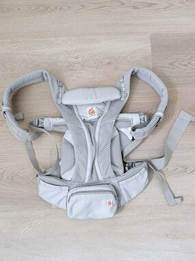 Ergobaby Omni Pearl Grey Mesh with Hip Seat Pouch